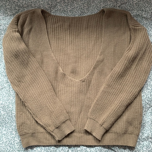 Low-Back Oversized Thick Knit Sweater - Picture 2 of 2